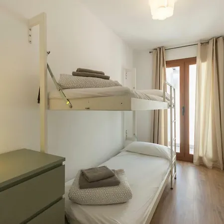 Lets Holidays Centric House With Parking Holiday home *