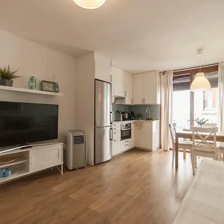 Lets Holidays Centric House With Parking Holiday home